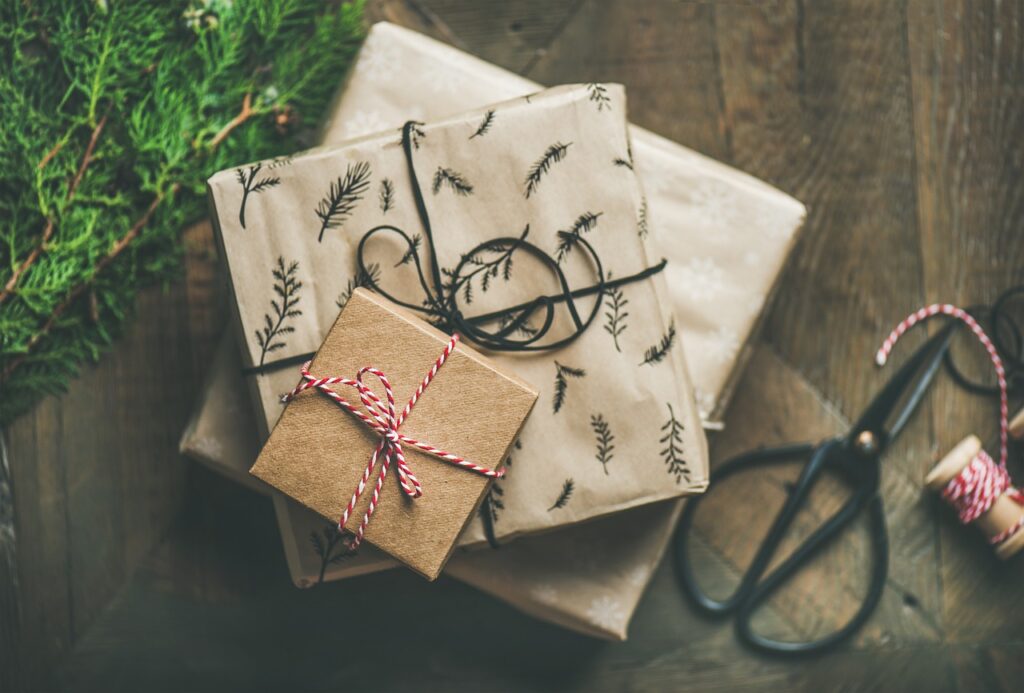 gifts, background, cool backgrounds-2998593.jpg